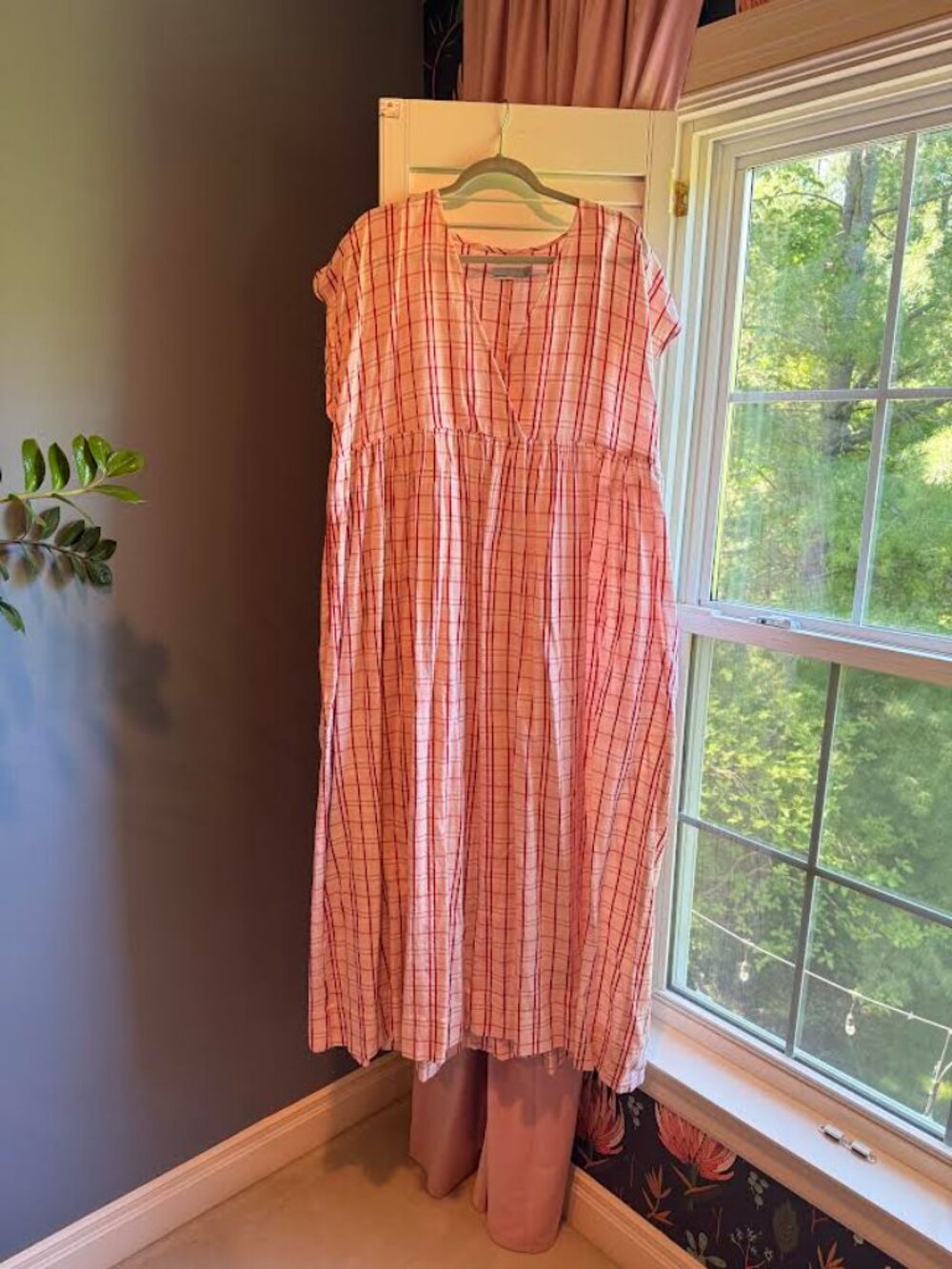 ASOS DESIGN Tall Cotton v-neck midi smock dress in pink check - Picture 5 of 8